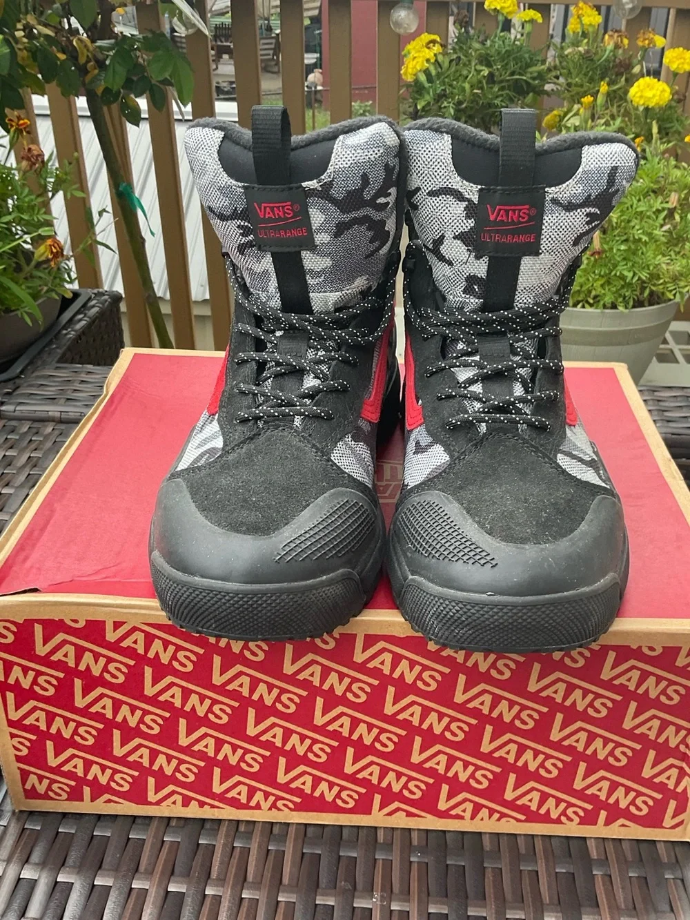 Vans UltraRange Exo Hi MTE-2 Arctic Camo Black Red Primaloft Boots.Men’s 11.5.